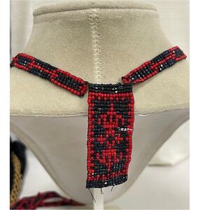 Source Unknown Red and Black Geometric Beaded Necklace**see pics